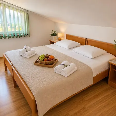Appartement Ivy Rose Nr 2 *
